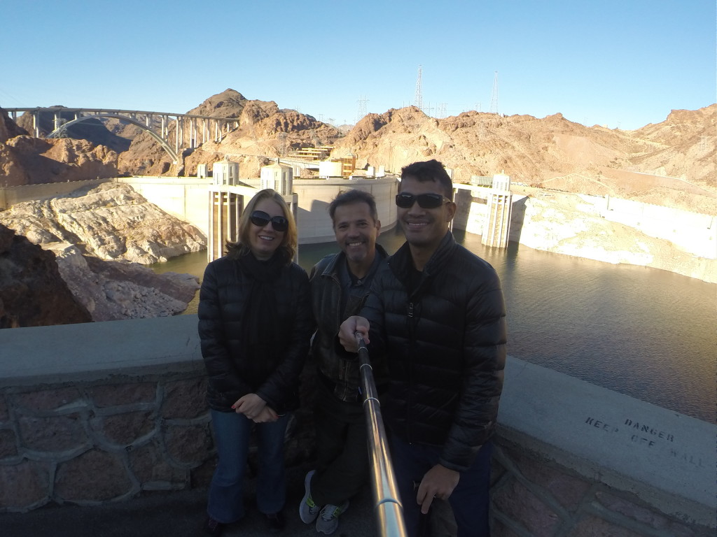 Nós e nosso amigo Bayardo Sandy (ao centro). Obrigado pelo tempo juntos em Las Vegas!