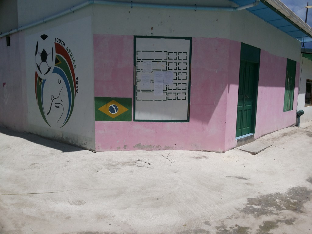 Até a bandeira brasileira apareceu aqui em Fulidhoo Island. Eles adoram o Brasil!